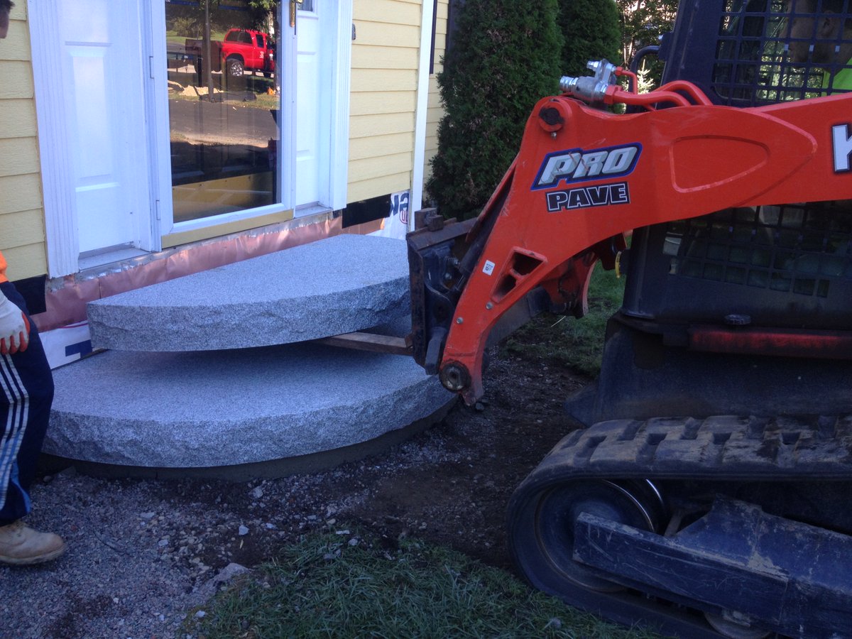 Pro_Pave_LLC's tweet photo. #Granite steps being installed #homeimprovement
#Masonry #Paving #NewEngland #Massaphalt #ProPave https://t.co/BYGAjhyKQe