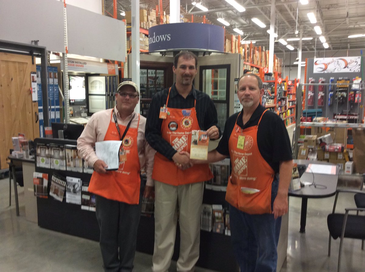 We recognized Tim <a href="/HomeDepot2408/">Ellsworth Home Depot</a> for his HDE partnership. @Joshua_c_kelsey <a href="/CharlieM3133/">Charlie Moore</a>  <a href="/THDServices/">THDHomeServices</a> #OneTeam