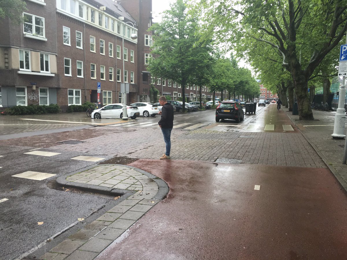 NAInfra's tweet photo. Laatste #asfalt @gerrit van de Veenstraat @Amsterdam-Zuid voor @JSB_Eesveen #asfaltploeg #teamworkmakesthedreamwork https://t.co/j6AxD6mLXC