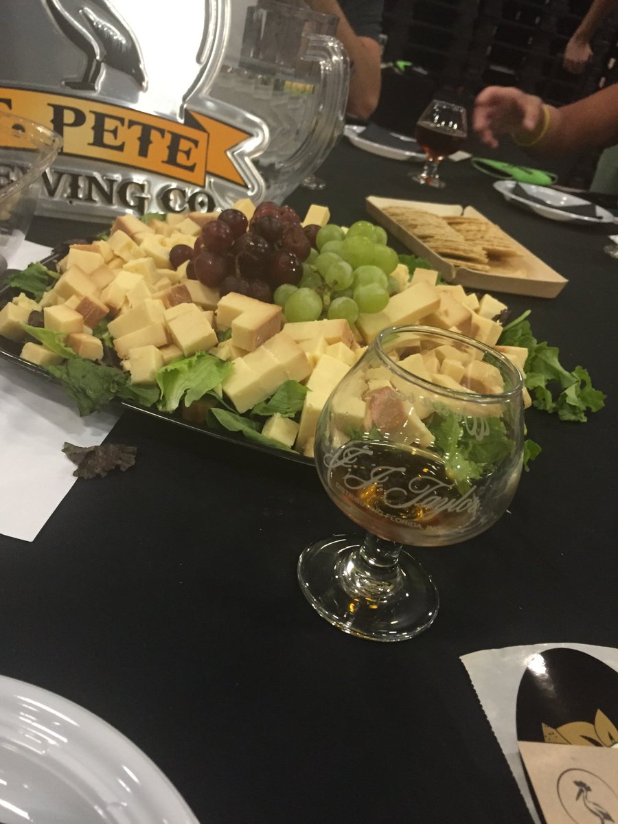Trying McCracken Scottish Ale from @stpetebrewingcompany malty, caramel flavors. Pairs well w/ gouda #bbc16 #jjtfl