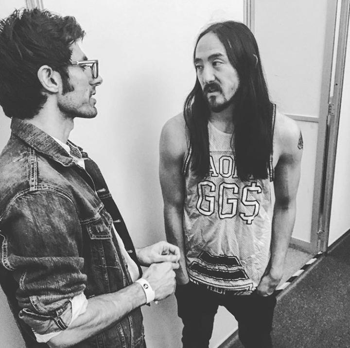 celebQuicki's tweet photo. @KSHMRmusic convincing @MartinGarrix × @steveaoki to get SOUNDS OF KSHMR 2 😂😂😂
Link: https://t.co/NMOfty4bJp 🙌 https://t.co/Qy2Z1Jc2O1