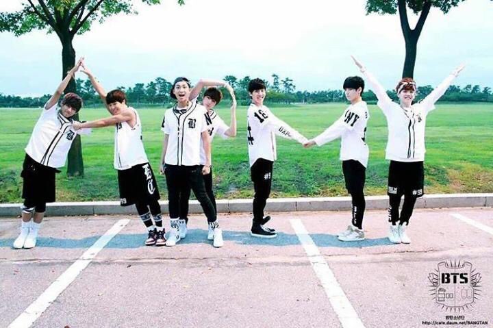 wonstrucks's tweet photo. i'm so proud to be an ARMY π happy 3 years, and here's to many more #3YearsWithARMY #HAPPYARMYDAY https://t.co/7SnijS661p