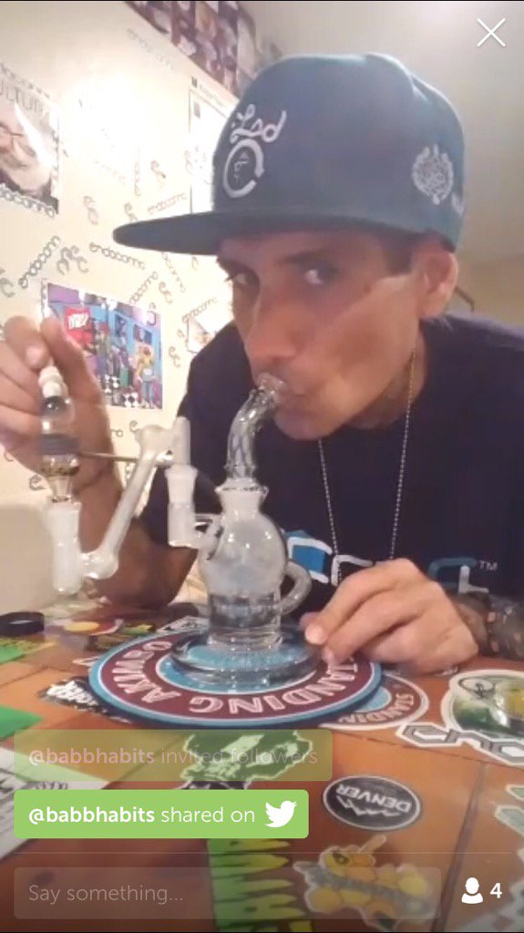 Babbsipps's tweet photo. .@snoopglobbyglob on #Periscope: 💥Time for Headshot's💥DABS!💥😤💨💨💨 eith Instagrams sno… https://t.co/oaGJDhjkP0 https://t.co/7FQYYc7FQt