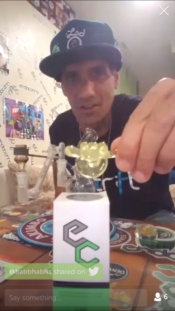 Babbsipps's tweet photo. .@snoopglobbyglob on #Periscope: 💥Time for Headshot's💥DABS!💥😤💨💨💨 eith Instagrams sno… https://t.co/oaGJDhjkP0 https://t.co/NC9fOVjzJJ