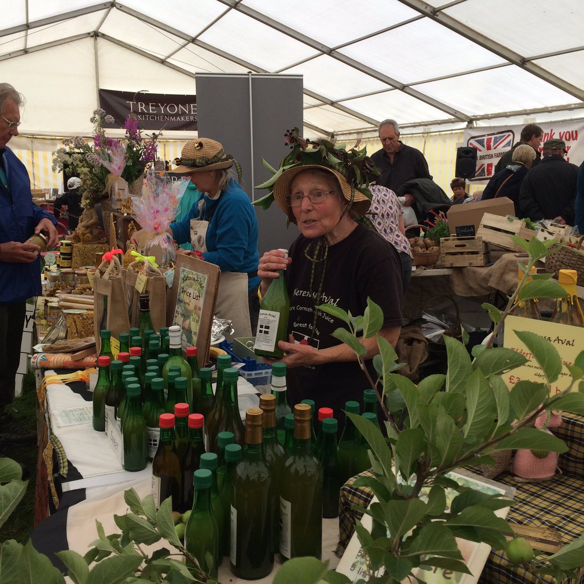 ploughmansfare's tweet image. Looking forward to seeing Tamar Valley Honey and Kerensa Aval apple juice at our Ploughman's Festival #liskeardshow