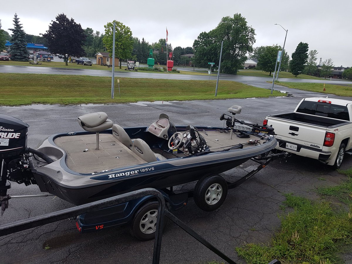 PhilStinson1's tweet photo. The lighting and rain drove me off the St Lawrence River this morning....so back to work https://t.co/fsNq3GAdKS