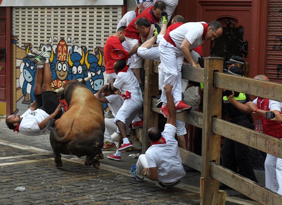 Homem morre em corrida de touros na Espanha ow.ly/zOBk3025haZ