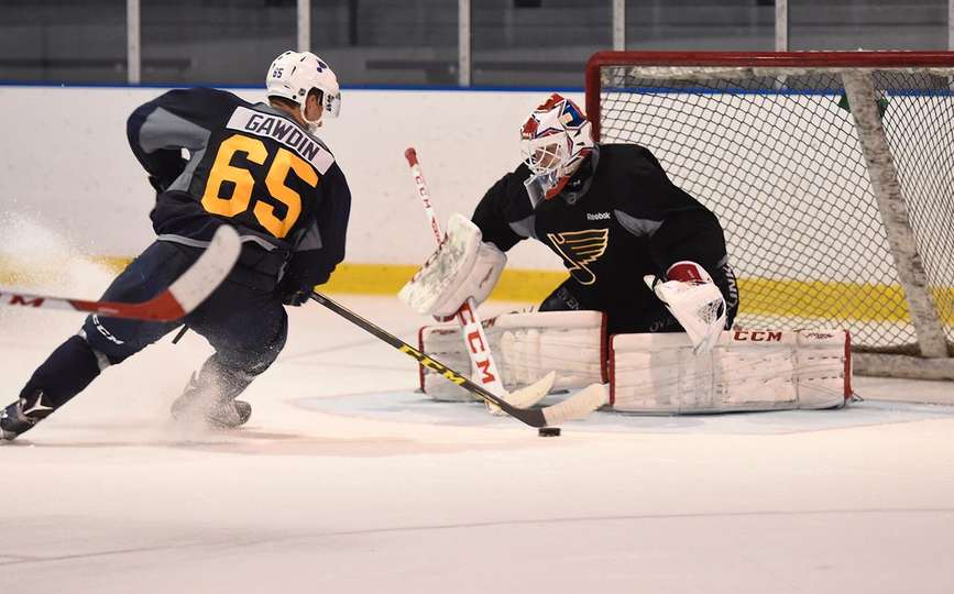 StLouisBlues's tweet image. Take a look back at #stlblues Prospect Camp with photos from this week: bit.ly/29tyGox (📷 @scottrovak)