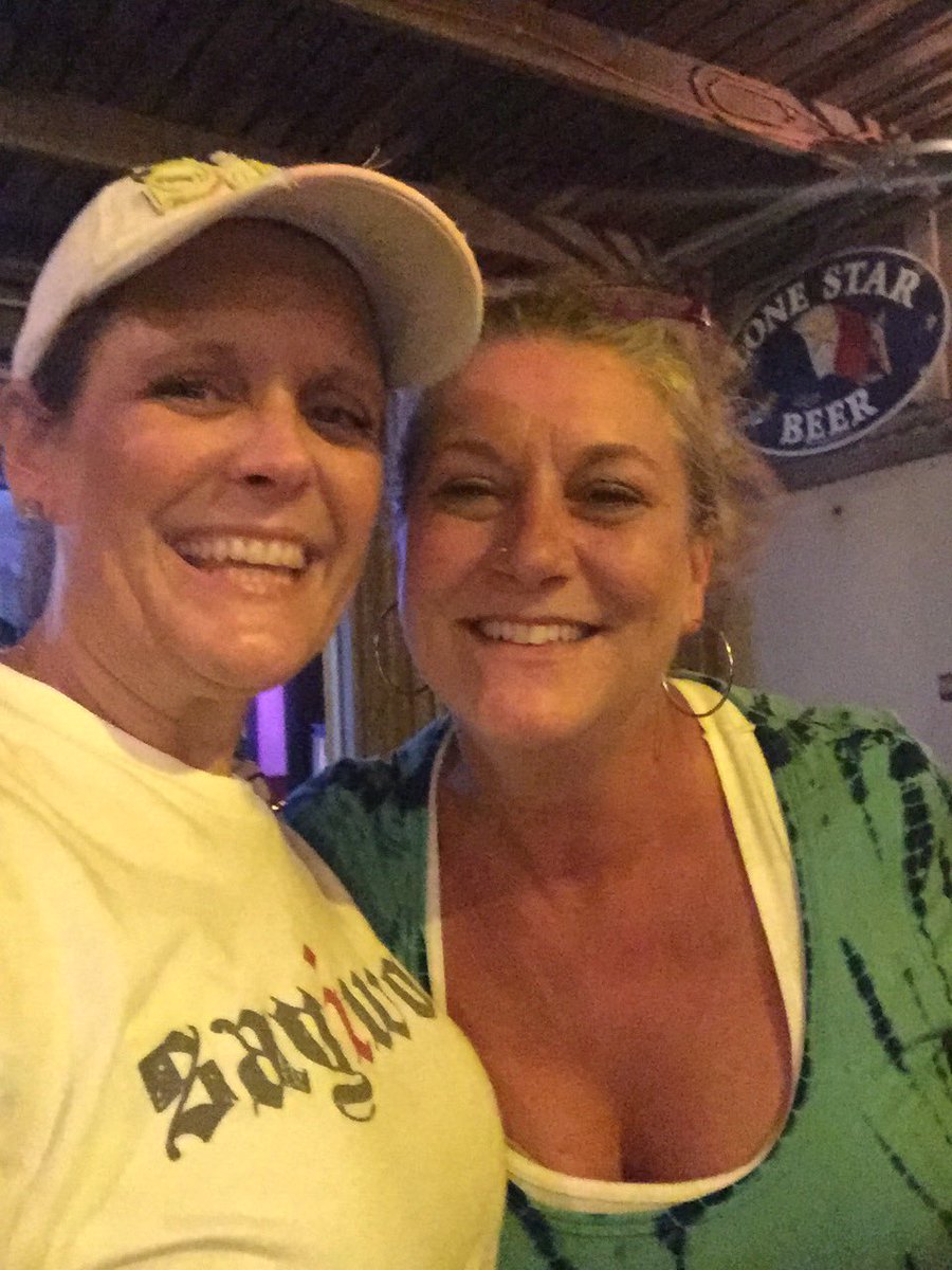 BeckyJackets's tweet photo. Sooo glad to see her!! https://t.co/a8wCWB7Fn0