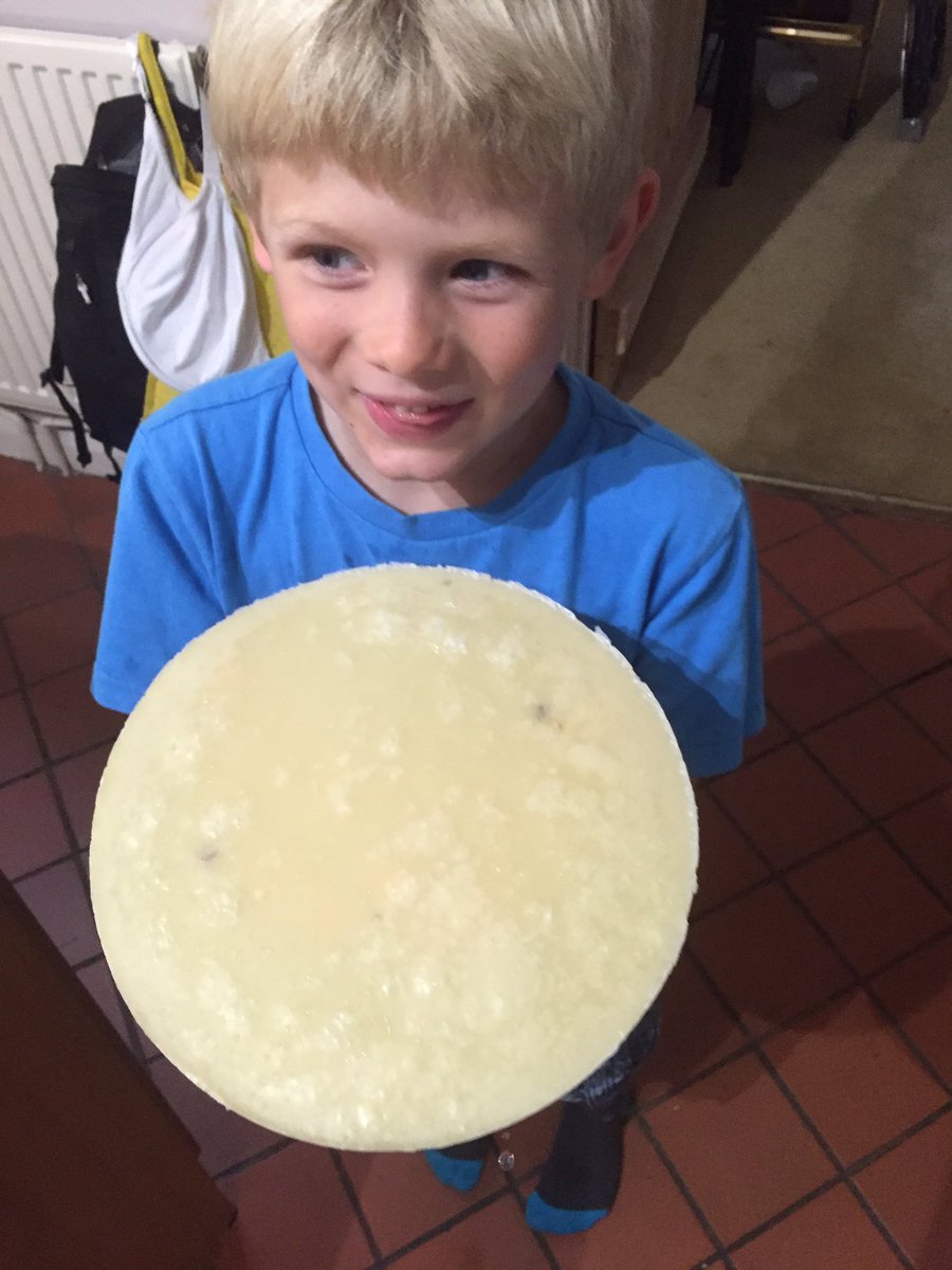 MaldonBeekeeper's tweet photo. Beautiful white #wax from cappings off #honey harvest #DMBKA #eBKA #bbka #beekeeping https://t.co/OQ6A3XdeuJ