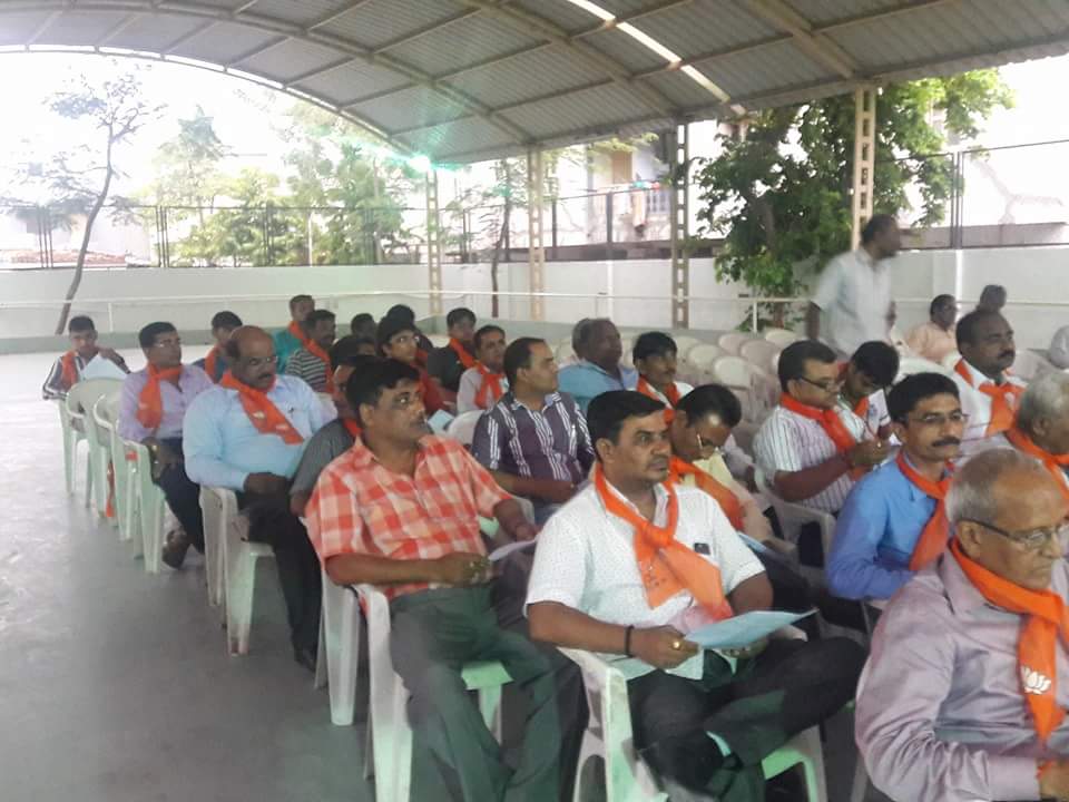 jatinpa53051394's tweet photo. ઘાટલોડીયા વોડ ની કારોબારી ની મીટીગ https://t.co/N4Zw3Oxlgv