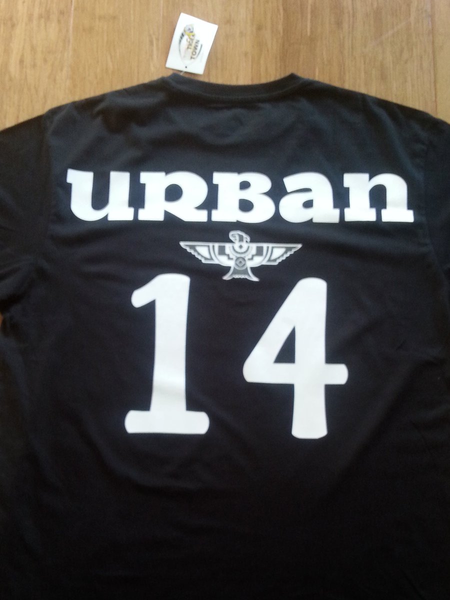 DrakeDebbi's tweet photo. @KeithUrban can't wait to you tonight! Our 10th time. Made U a tshirt when you played in Hamilton! Hope u got it! https://t.co/sypDQ7SCHI