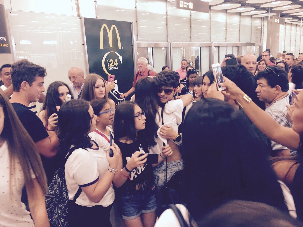 AbrahamMateo's tweet photo. Madrid, GRACIAS por recibirme siempre con tanto cariño! Nos vemos pronto! Os quiero😍 https://t.co/MvAfzkdwUg