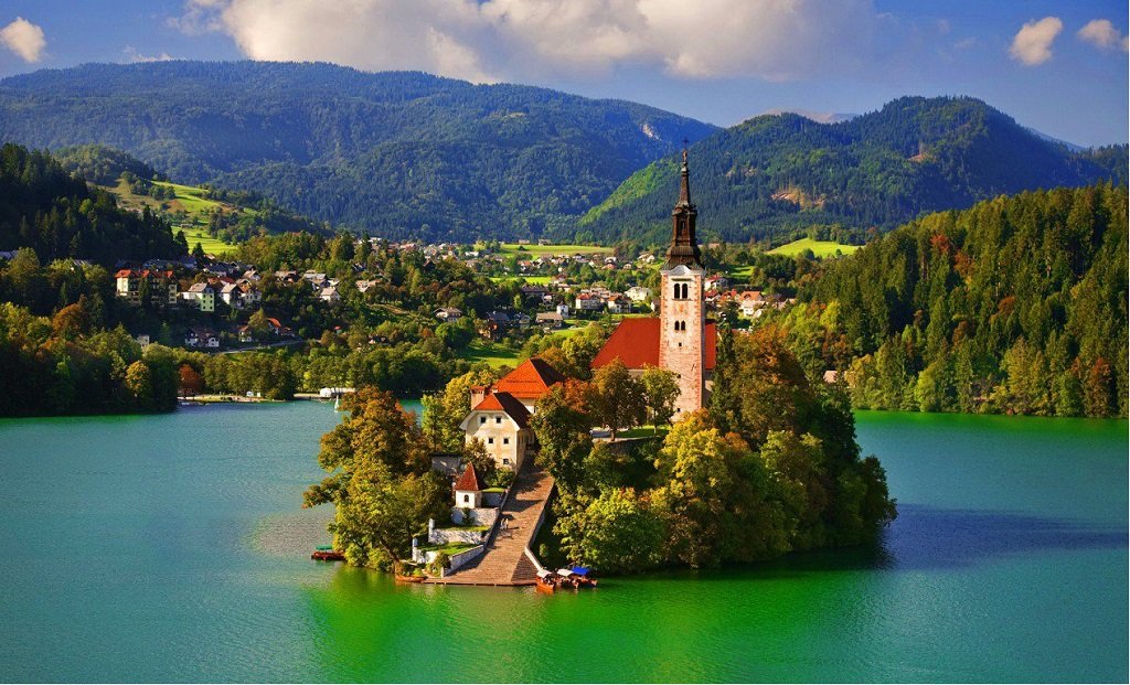 PictureEurope's tweet photo. Ljubliana Slovenia https://t.co/J7aM3Sp25x