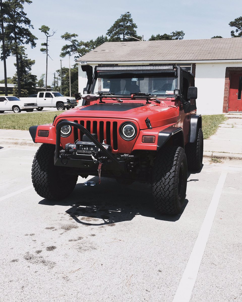 ejsk896's tweet photo. Luna's new #poisonspyder bumper is a perfect fit #JeepMafia #jeeplife https://t.co/s1POm0WZeT