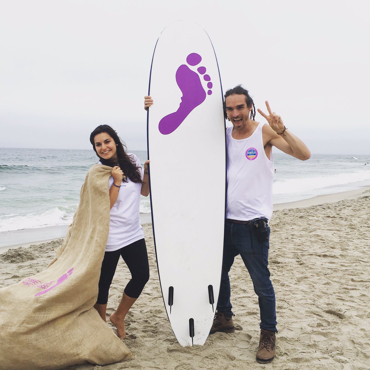 Retweet &amp; <a href="/BarefootWine/">barefootwine</a> will give $1 to <a href="/Surfrider/">Surfrider Foundation</a> #worldbeachrescueday for EVERY retweet! bit.ly/292azyS