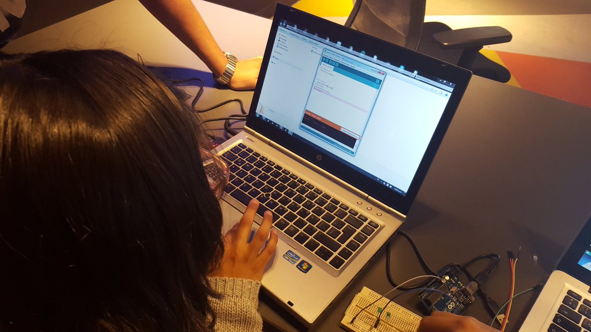 DeKidsMx's tweet image. #Arduino, 2do taller del día en #Hackids @WayraMexico