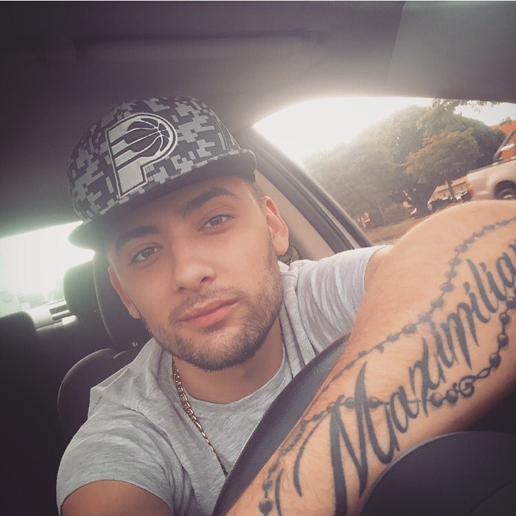dmoramusic's tweet photo. Sigo soñando contigo..... Es un deseo prohibido....... Feliz Sabado!!! ⏰🎶🎬 👻Snapchat: d-mora https://t.co/ROqdpeHzBq