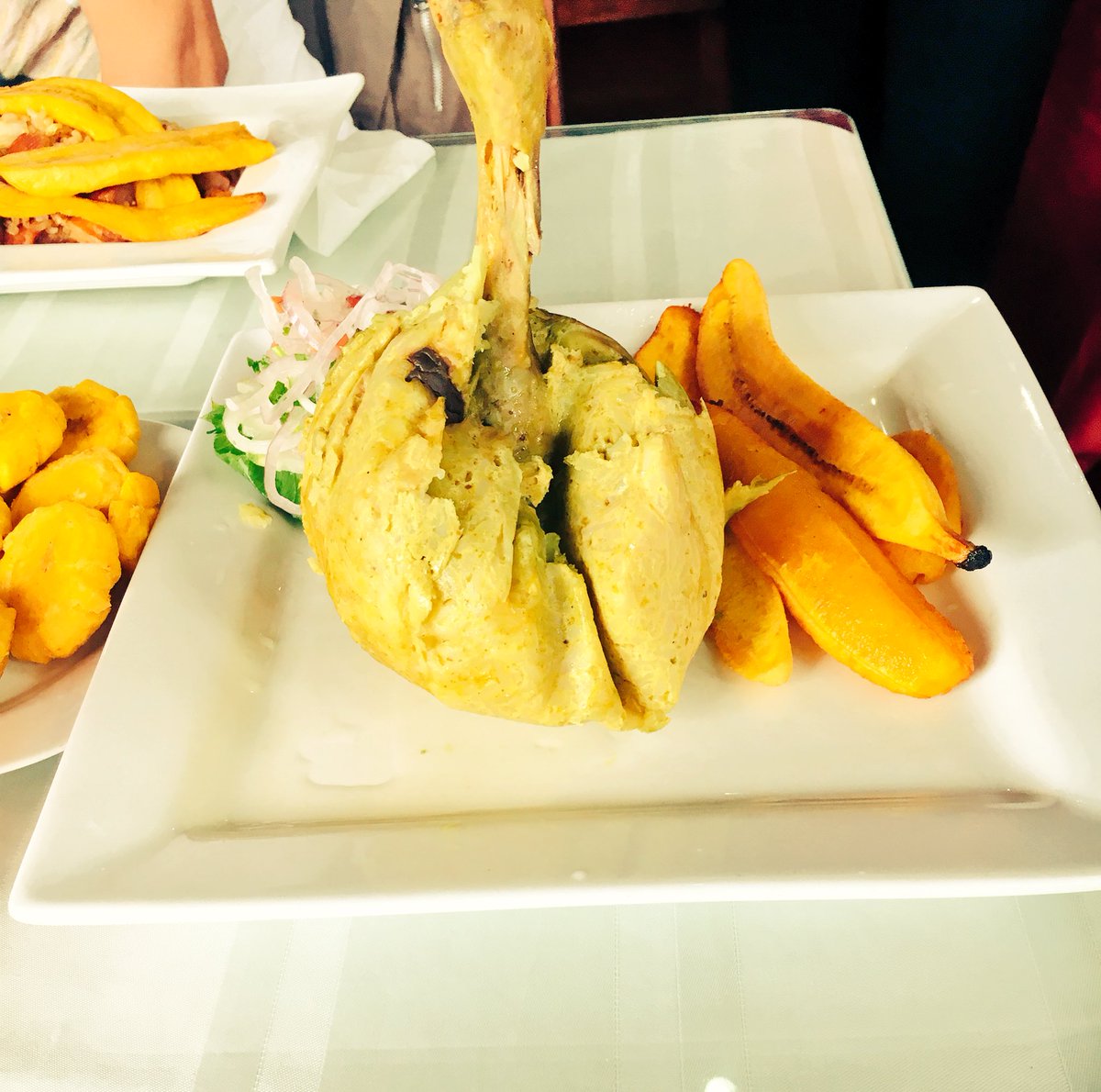 AleBaigorria1's tweet photo. En tarapoto!! Rompiendo la dieta !!! Ahora camino a SAPOSOA en la noche en tambo resto bar!!! #tacacho#patacones❤️ https://t.co/YO8r0YRXEi