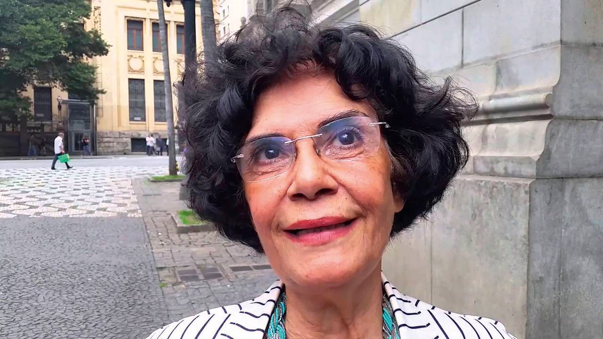 RevistaISTOE's tweet photo. "O olhar obtuso da professora Chauí". Leia artigo em https://t.co/KcrT9PucB4 https://t.co/053Mnv46NU