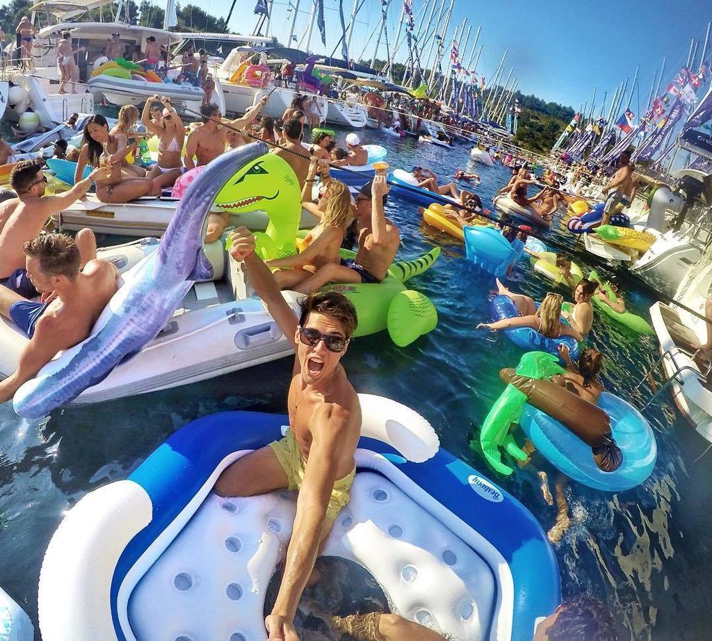 danielillescas9's tweet photo. Madness 😱💥 #croatia #theyatchweek https://t.co/27MaqfSYs8 https://t.co/RmIOsykMBS