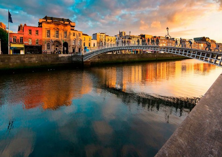Cross the city's most famous bridges during your #Dublin trip, each one has a story to tell! #LoveDublin