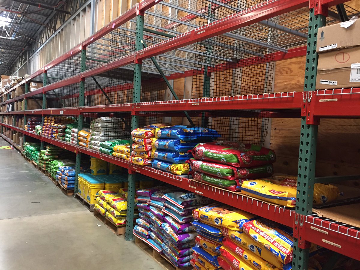 WilliamFaust11's tweet photo. Post #tubparade we had to get a bit productive at 1400 in bulk pets! #GOBIG @sara1drow @MelissaStanner @steve394msl https://t.co/vISGHdct3A