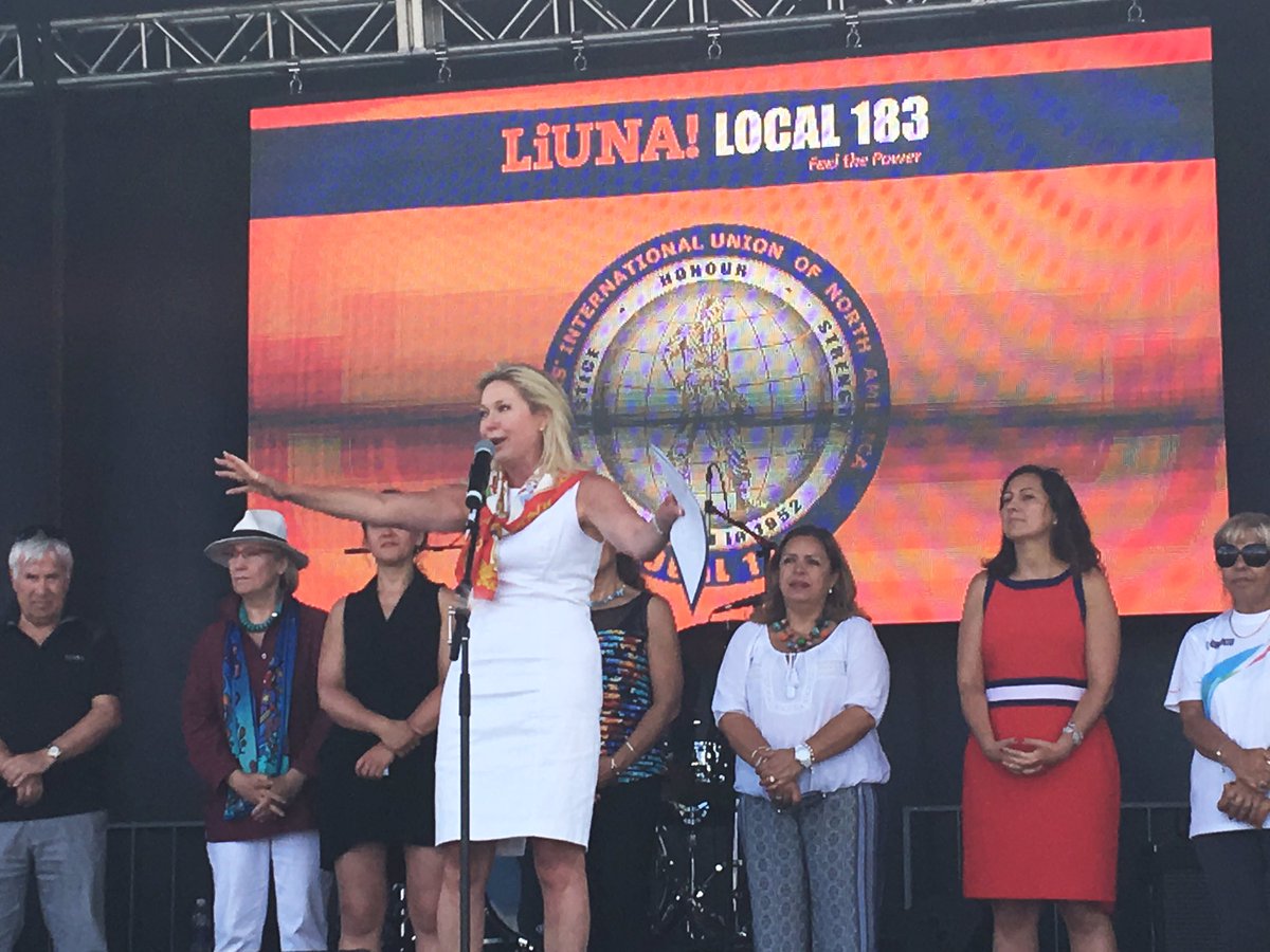 LiUNACanada's tweet photo. Mayor of Mississauga @BonnieCrombie addresses 30 000 LiUNA Members and families at the 2016 @liuna183 Family Day https://t.co/81MUXZSlPE