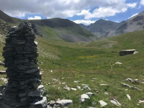 departement06's tweet photo. Ils ont découvert des paysages magnifiques ds le vallon d'#Estrop et ont été survolés par un #gypaète! #AventureGTM https://t.co/0NQYGYNDVy