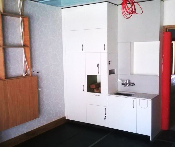 ArthurRankHouse's tweet photo. #NewBuildUpdate!  Bedroom fitted wardrobes and bedheads done &amp; reception desk, staff's WCs &amp; kitchens have arrived! https://t.co/rTvF56mYW2