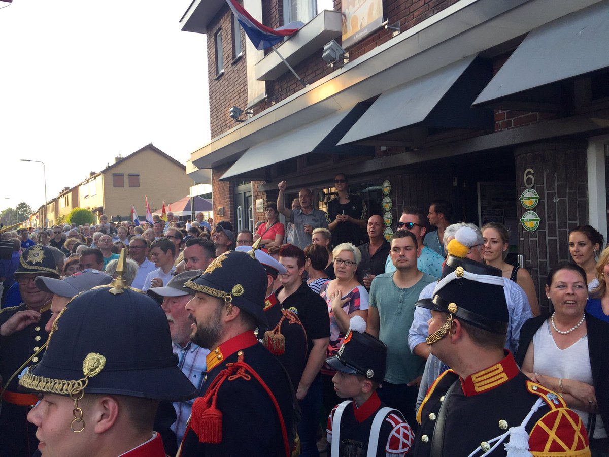TwanSpierts's tweet photo. Groot feest in Merkelbeek! #OLS2016 #L1 https://t.co/rbYwdyVrHm