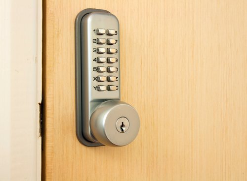LocksCalgary's tweet photo. 3 Common Electronic Door Locks for Your Home. #MrLocksmith #Calgary https://t.co/w6nKb8HSfH https://t.co/gA5xvDg4wk