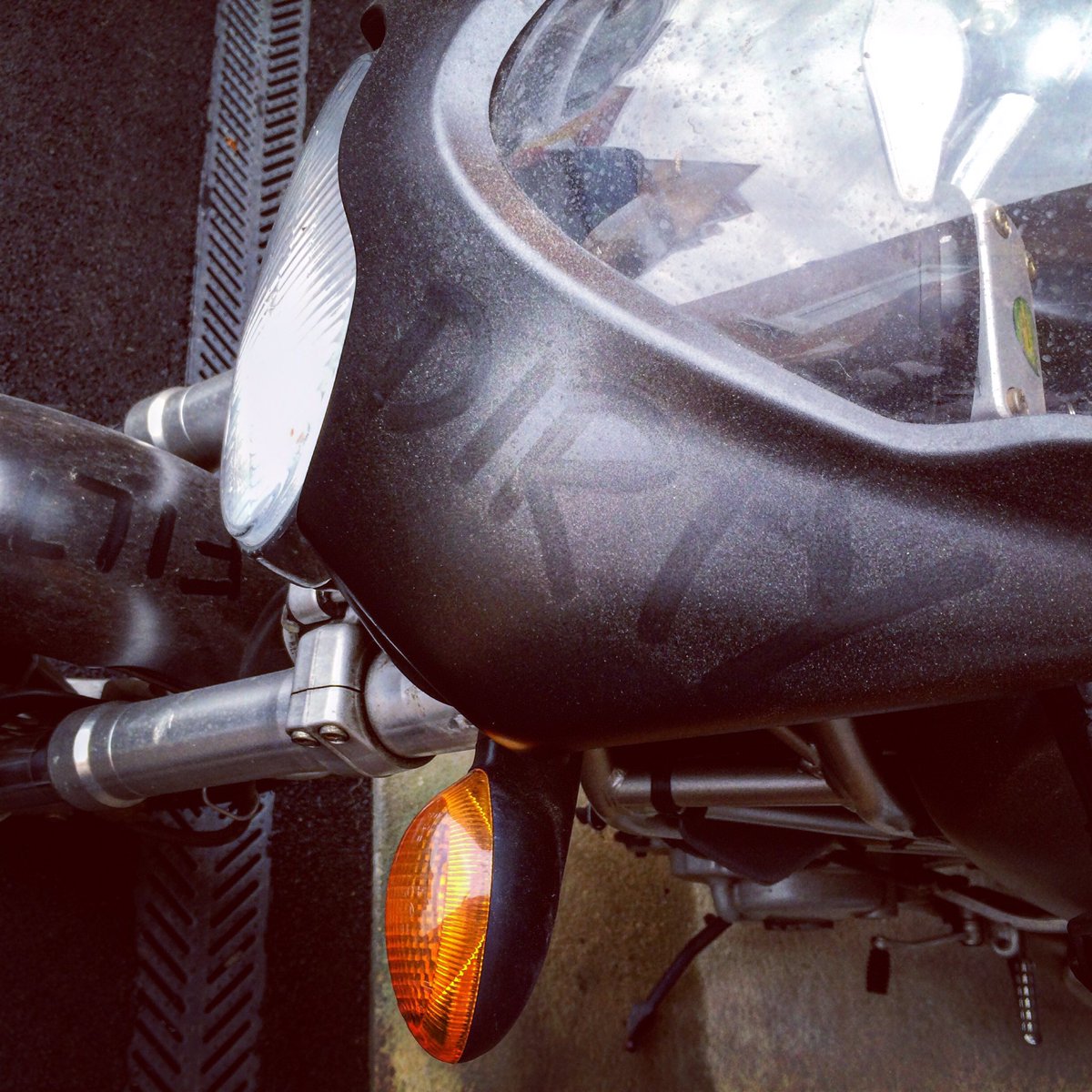 melbutlerphoto's tweet photo. Today's activities. Giving my 600cc's of pure pleasure a good clean and pre-MOT check #ducati #monster600 #dirty https://t.co/fKJ52hWJ3N