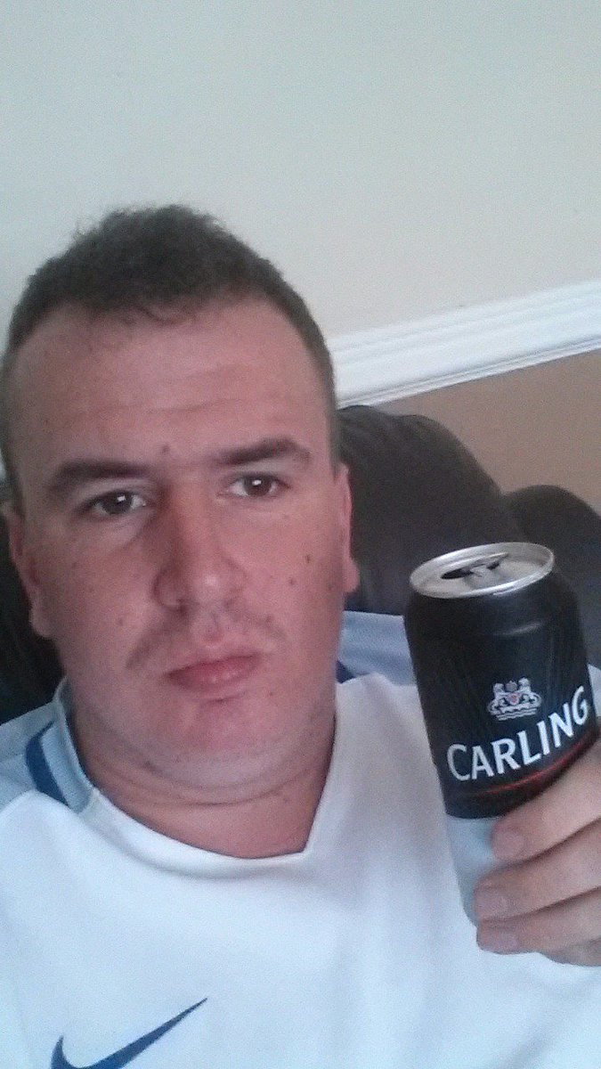ThomasYoung23's tweet photo. Cheers to the weekend! And @KissFMUK https://t.co/P721Zn5vyv