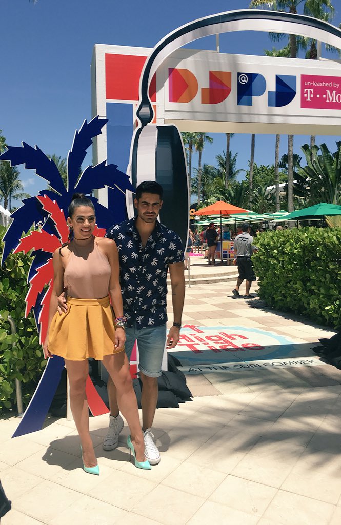 PremiosJuventud's tweet photo. Miren quienes nos acompañan 😱 Solo faltas tu ✨ #DJPJ https://t.co/gK3OEM8ZH5