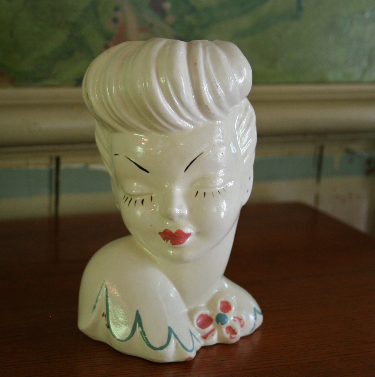 TheAntiqueOlive's tweet photo. Fabulous Vintage Head Vase #vintage #musthave #shoplocal #shopsmall #RidgefieldCT https://t.co/Ck0EugbQ6N
