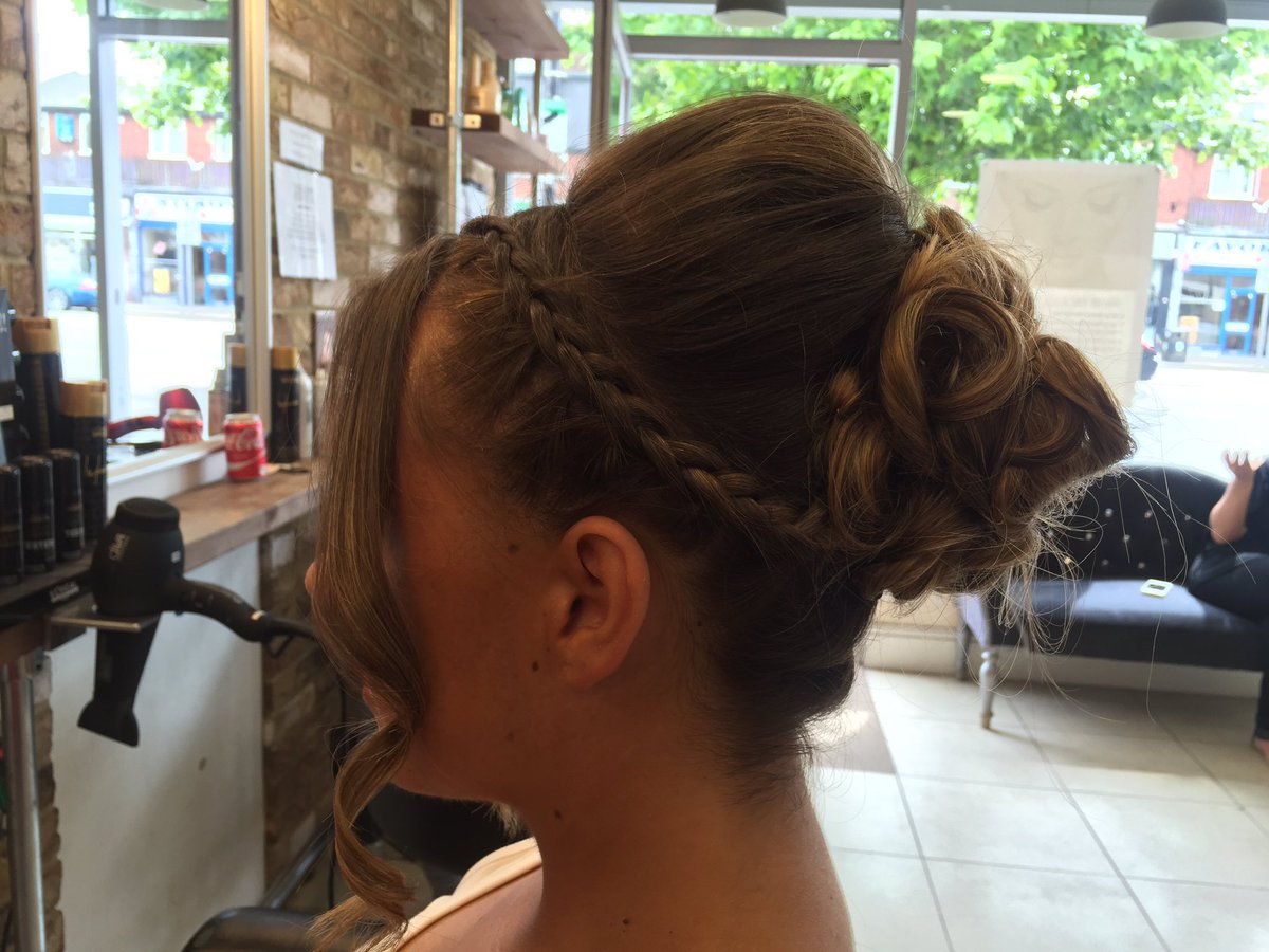 HairByAdele's tweet photo. https://t.co/XOJb9UaNLO