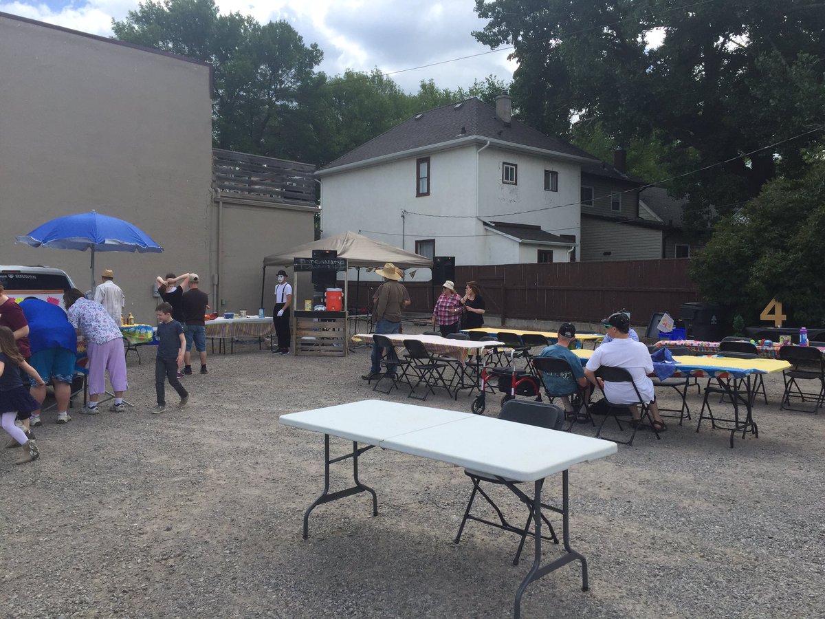 UrbanGrocerLeth's tweet photo. Fleet wood Neighbour Day in our parking lot! Free BBQ but bring a salad or snack to share! 12-3 #neighbourhood #love https://t.co/0CY6w938BF