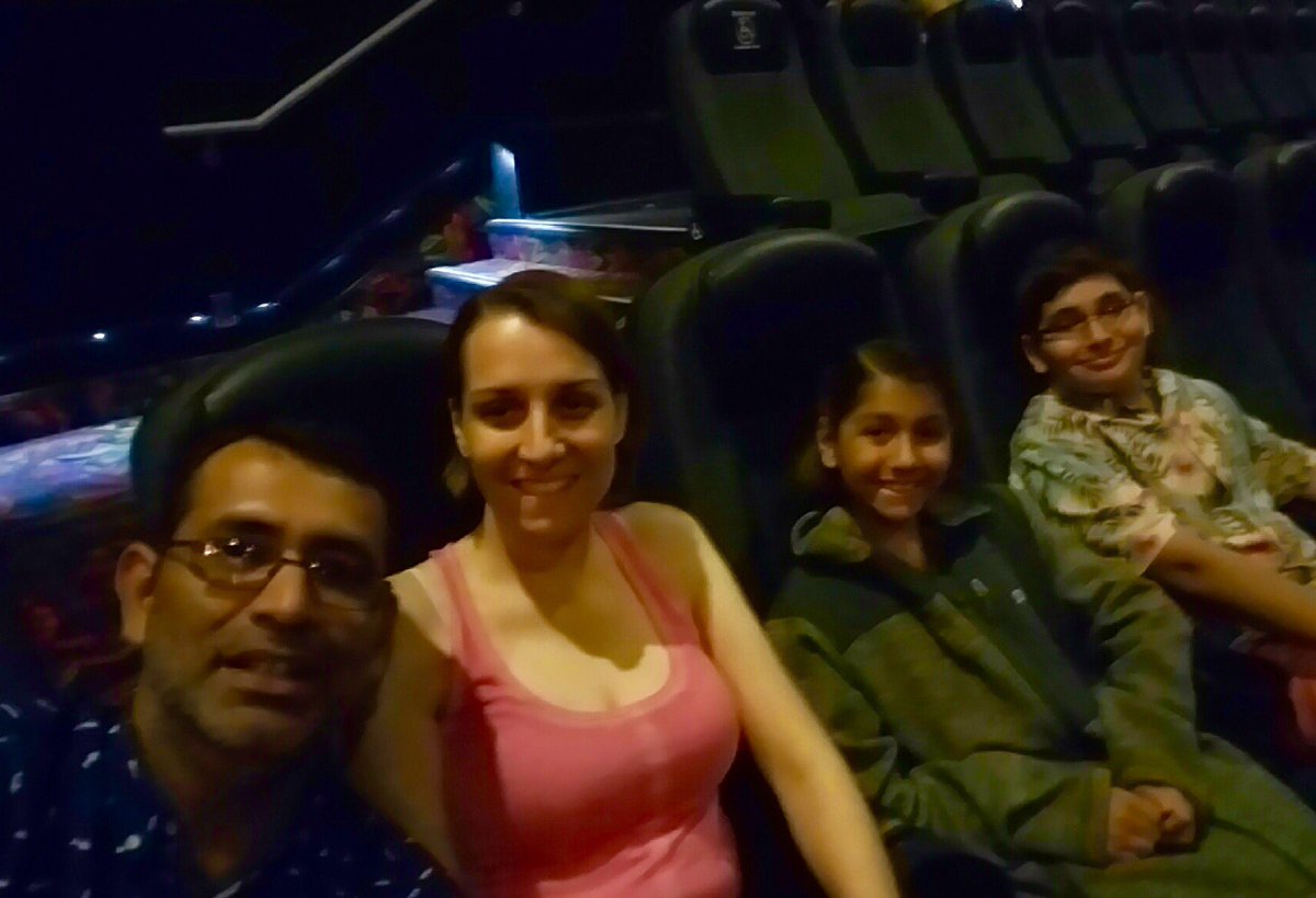 Angelica2456's tweet photo. Waiting to watch The Secret Life of Pets. #summerselfiechallenge #kfestrong https://t.co/4FeYMCWVym