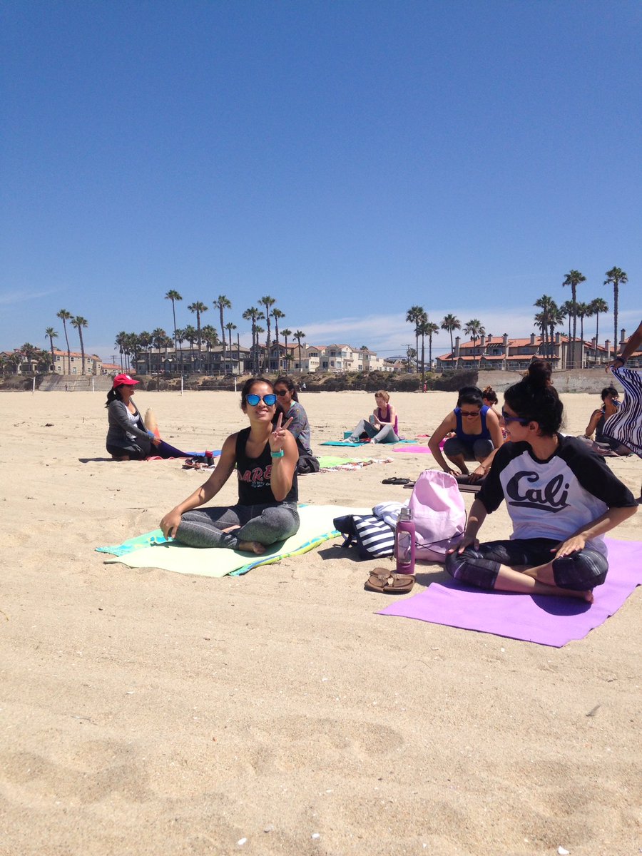caroldek7's tweet photo. Morning #yogaonthebeach #tower14 #hbyoga #yoga #YogaDay #yogaeveryday #Yogi #yogaeverydamnday #yogalove #peace https://t.co/QXUtzABhYt