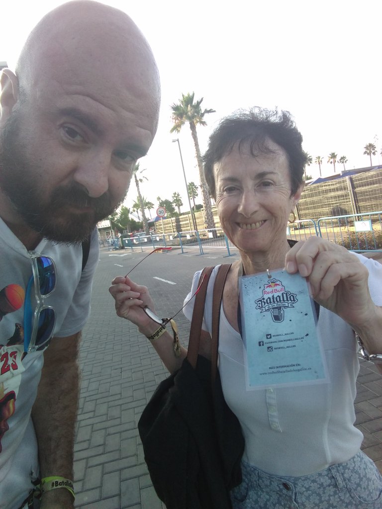 RitmoUrbanoTVE's tweet photo. Cuando una señora de 70 años viene a la final de la @RedBull_Gallos es que algo está cambiando #batalladelosgallos https://t.co/HHkrOEwsXR