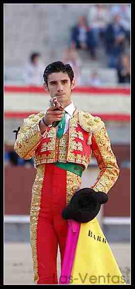 LasVentas's tweet photo. Víctor Barrio, debutó en Madrid el 13 /6/2010, cortó una oreja y con esta imagen le vamos a recordar
Foto, @jp__71 https://t.co/xmE7M80Wcf