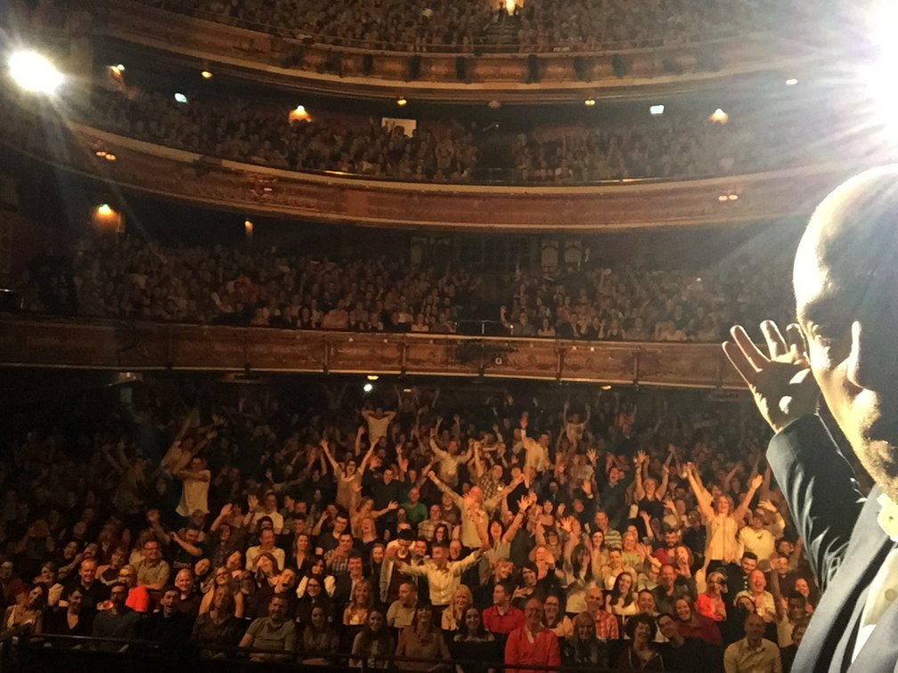 DerrenBrown's tweet photo. Please tweet any word using #DerrenMiracle in the next 10 mins for my Glasgow show. Thanks all. https://t.co/on7a24T0Q5