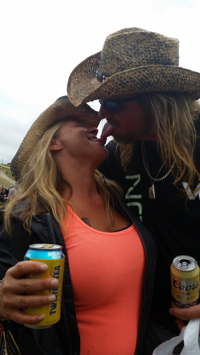 snowboardninjac's tweet photo. #CMTMusicFest  #cmtstyle https://t.co/Fcuam70iXT