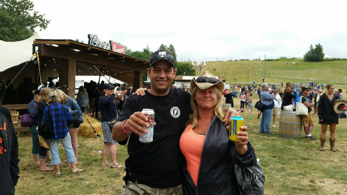 snowboardninjac's tweet photo. #CMTMusicFest #cmtstyle #banquetcountry https://t.co/ik9rc7JOIt