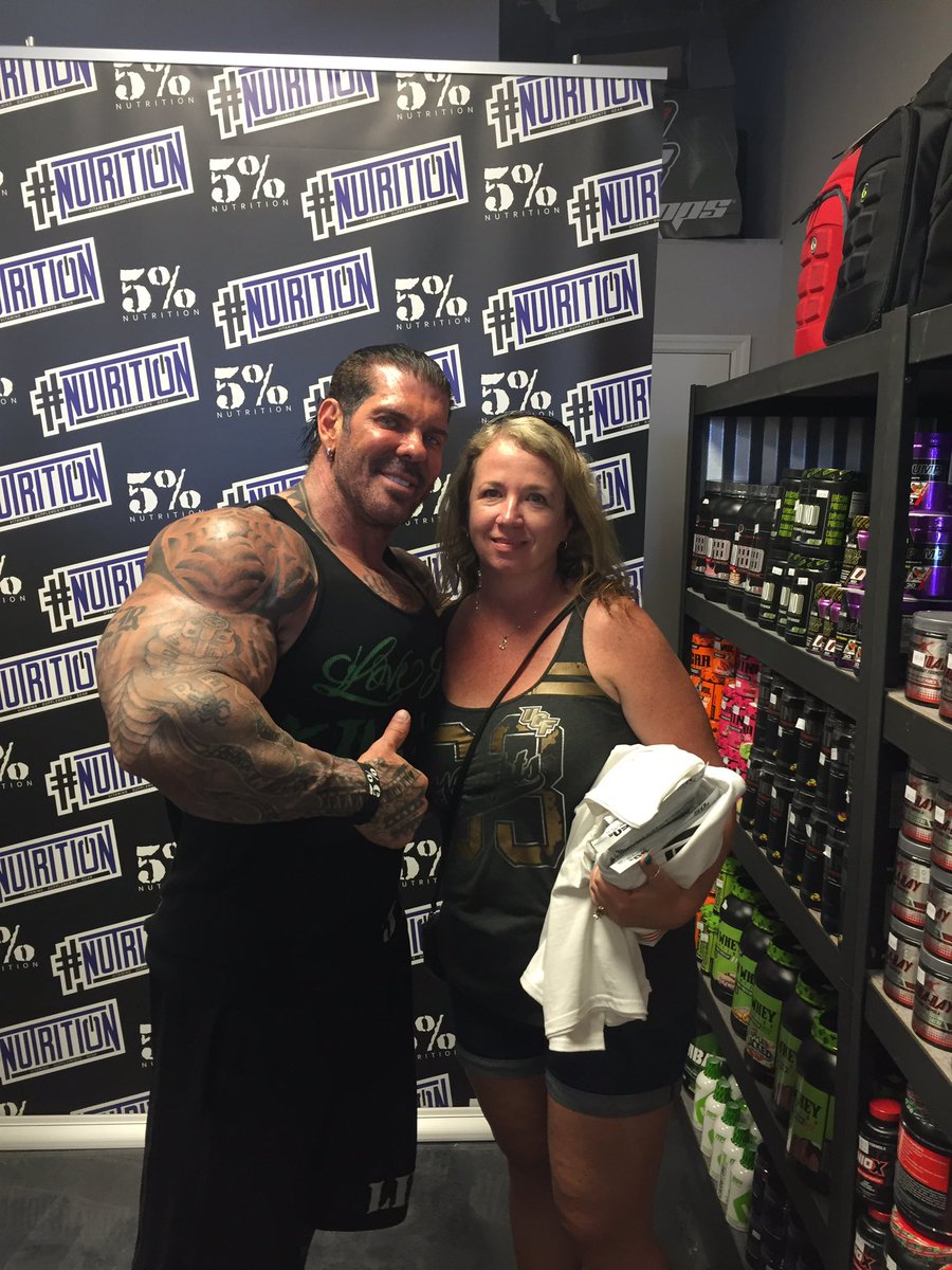 romeosmuse's tweet photo. I think I was the only mom at the @RichPiana meet and greet today in https://t.co/SwMUJya0Cj😜 #swole #5percent #huge https://t.co/2e3rNfJBcO