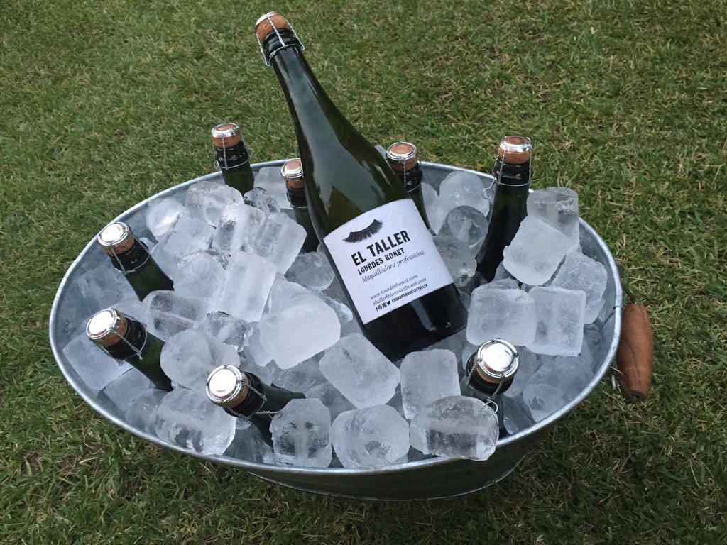 hangulowine's tweet photo. Avui toca festival! Il.lusió, estiu, alegria, ganes de viure i... Olé! Cava fet a casa. @lourdetesbonet https://t.co/ckzBVHCYZs