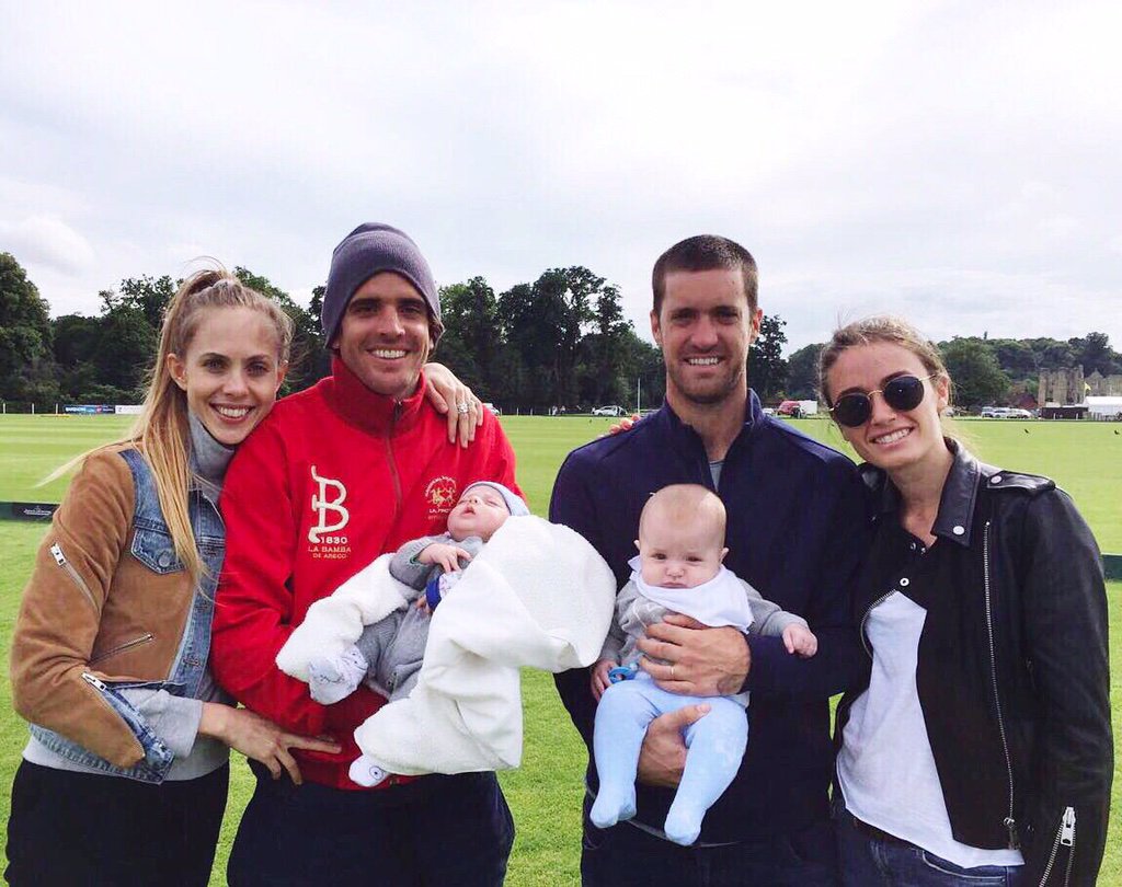 c8polo's tweet photo. Magoo, @rochiloza @nicopieres @angiepedreira con Rafa y Felix mirando los cuartos de final de la Copa de Oro en UK https://t.co/7KHR3qAI9v