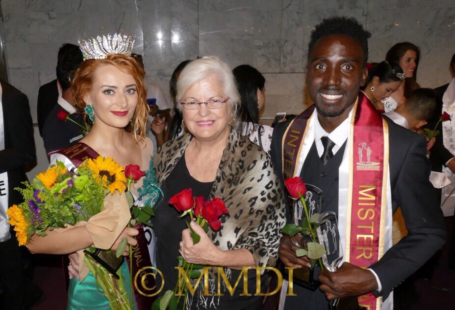 MMDI8's tweet photo. The winners of Miss &amp; Mister Deaf International with CEO Bonita Leek. 👑🌹 #MMDI #pageant #winners #congrats #LasVegas https://t.co/eKT8hAboAI