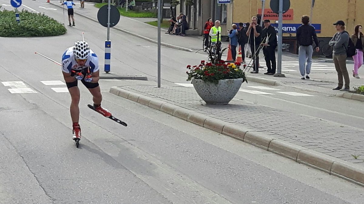 Pyhäjärvellä KihuSki rullahiihdoissa surffailtiin 9km hyvää vauhtia. Voitto irtosi pikku marginaalilla.